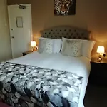 Vallum House 3*