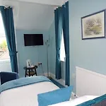 Vallum House 3*