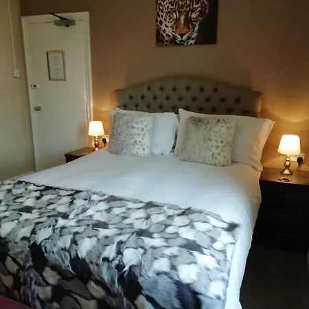 Vallum House 3*